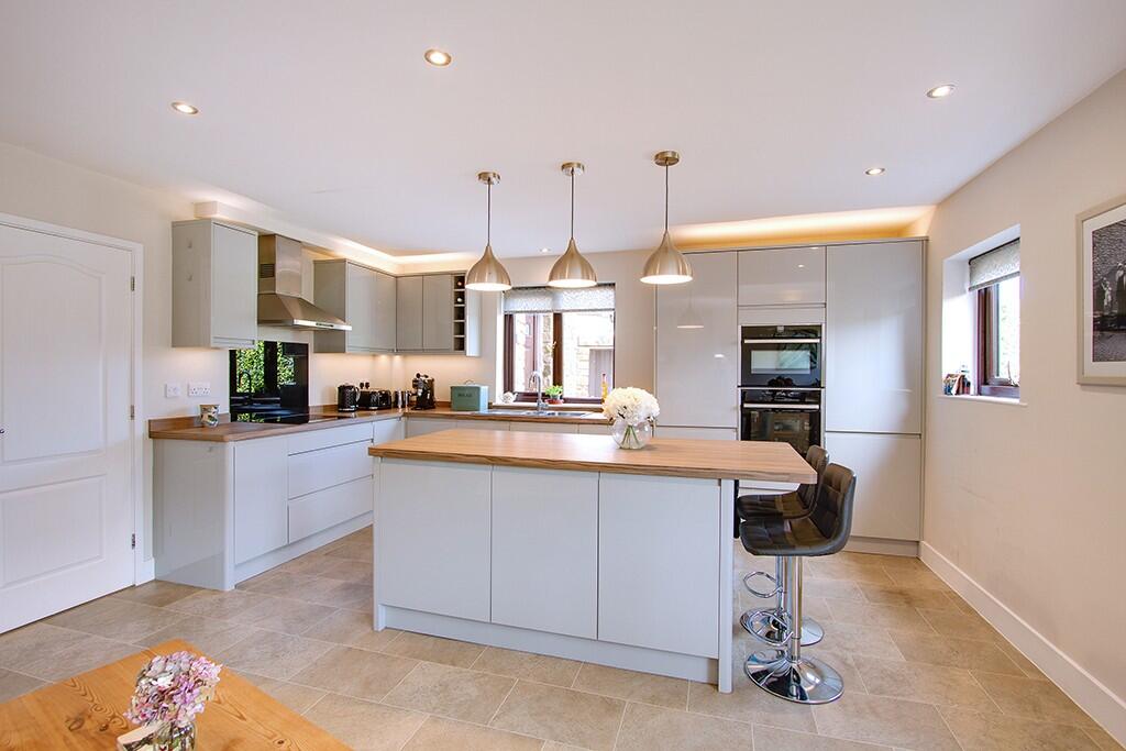 Dining kitchen