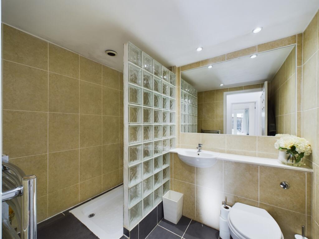 CAM01709G0-PR0046-STILL035