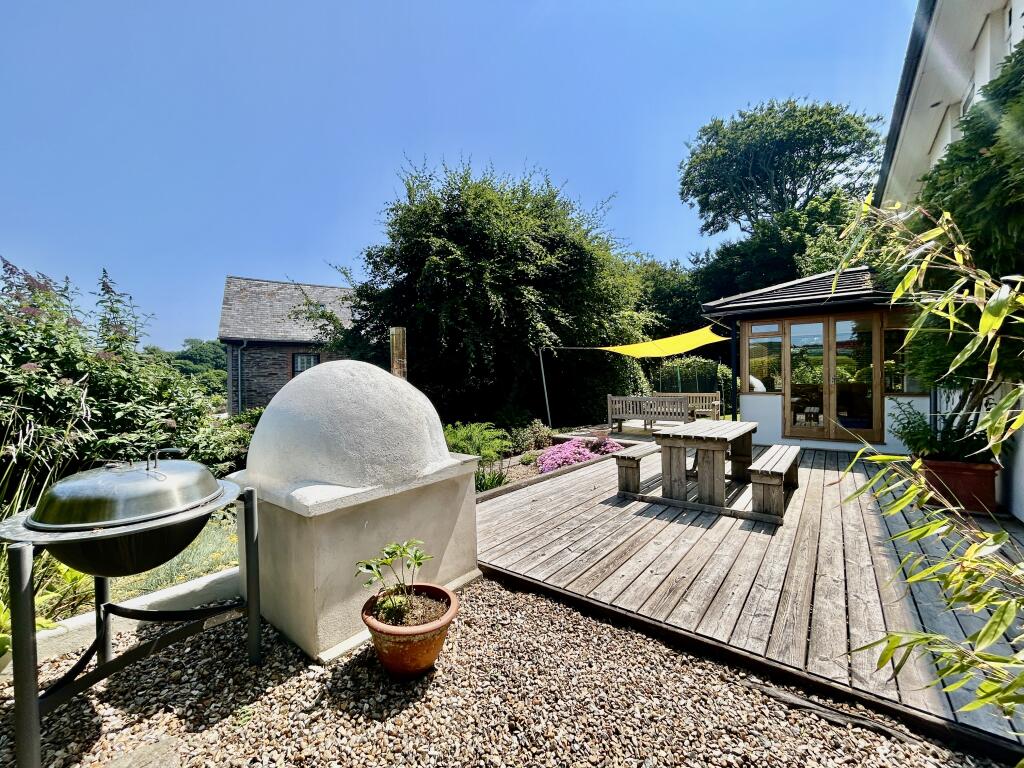 Pizza Oven and Decking