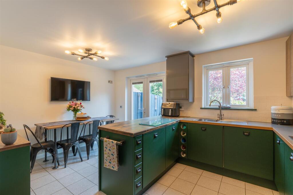 36 Regency Walk-1.jpg