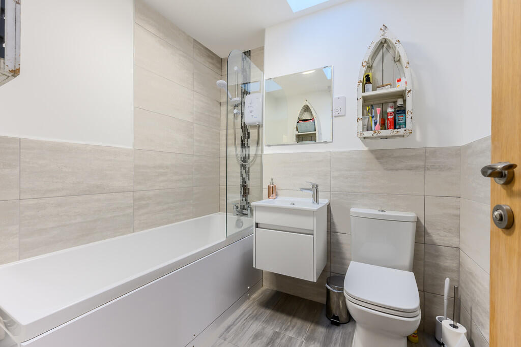 En-Suite to Bedro...