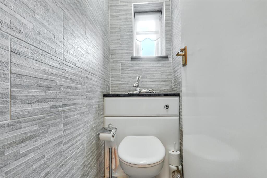SEPARATE WC