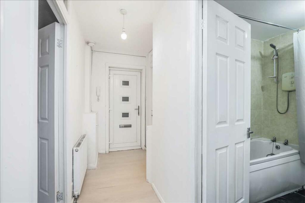 Entrance Hallway (2)