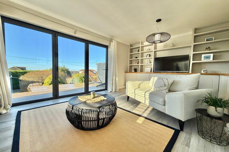 20' Separate Living Room