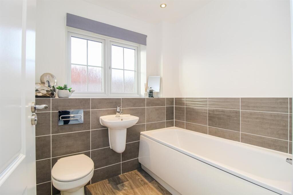 BATHROOM/W.C.