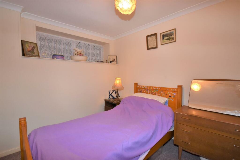 Bedroom 2.JPG