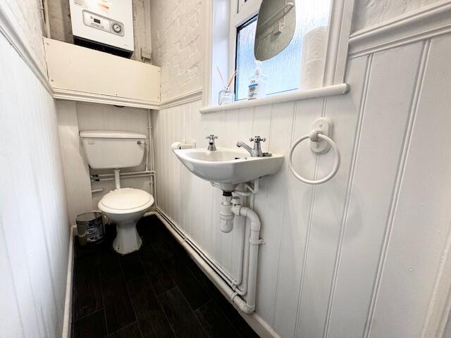 Cloakroom/wc
