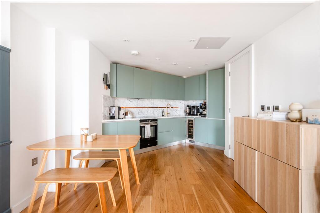 Esther Anne Place, Angel, N1