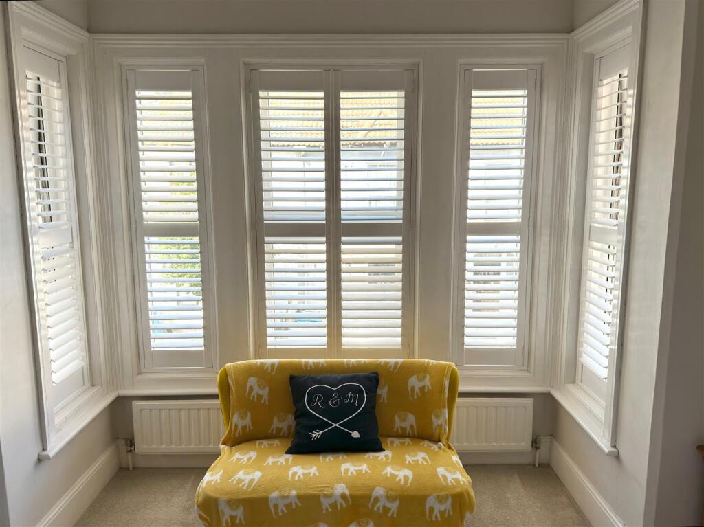 BAY WINDOW MASTER BEDROOM.jpg