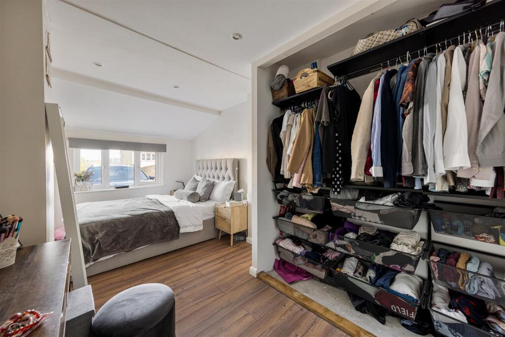 Wyemead Crescent, E4