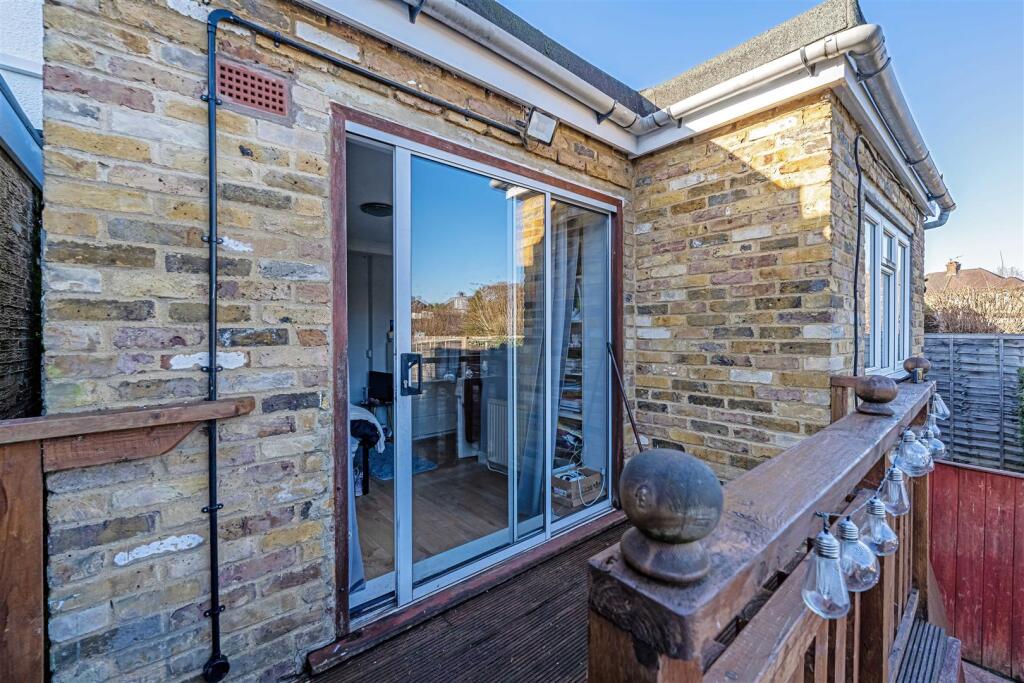 111B Wood Lane Isleworth, TW7-LOW RES-19.jpg