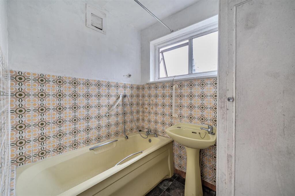 First Avenue, Wembley