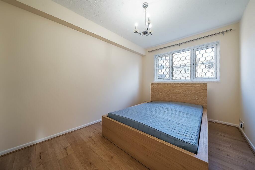 Bedroom 1.jpg