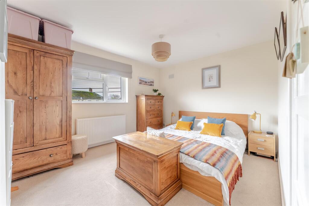 17 Court Avenue, Yatton4.jpg