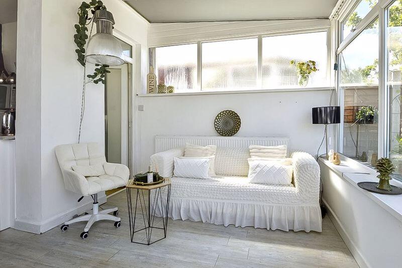 SITTING AREA