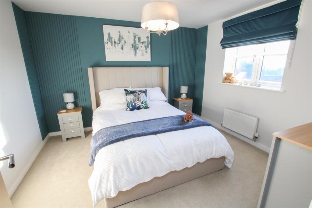 BEDROOM 2