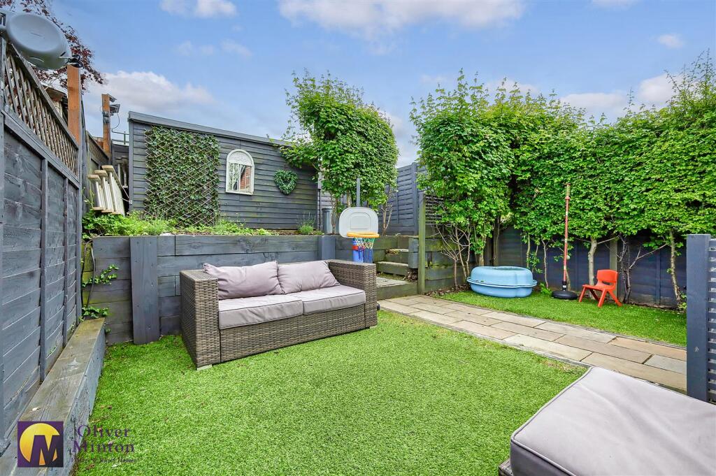 LANDSCAPED REAR GARDEN