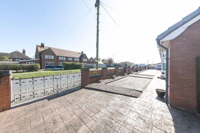 Front garden &amp; driveway