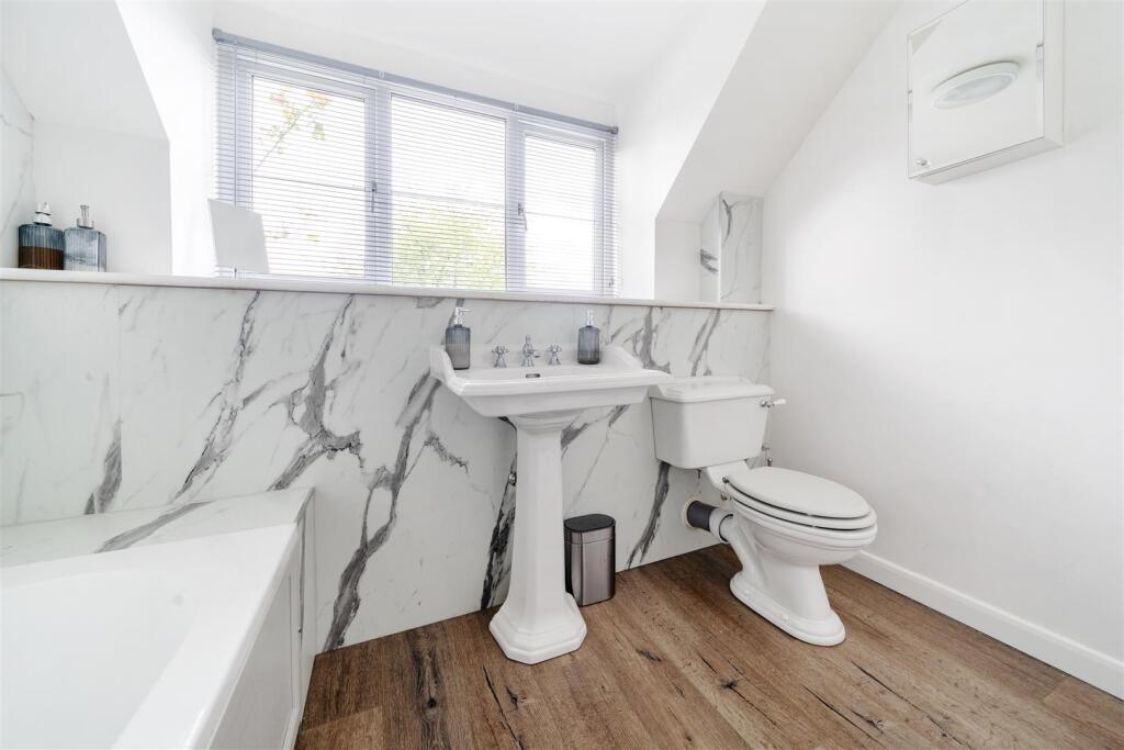 Cottage - Bathroom