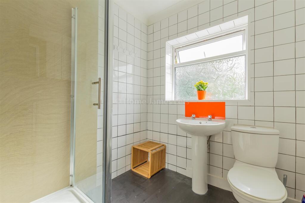 10313 Shower Room.jpg