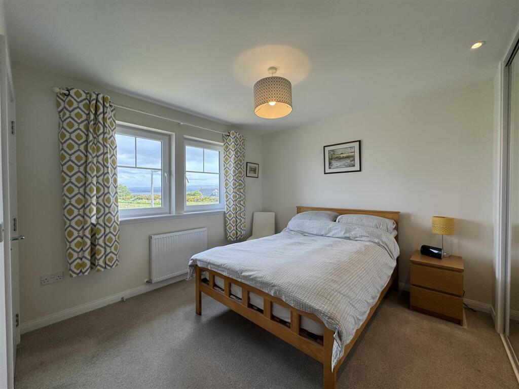 MASTER BEDROOM.JPG