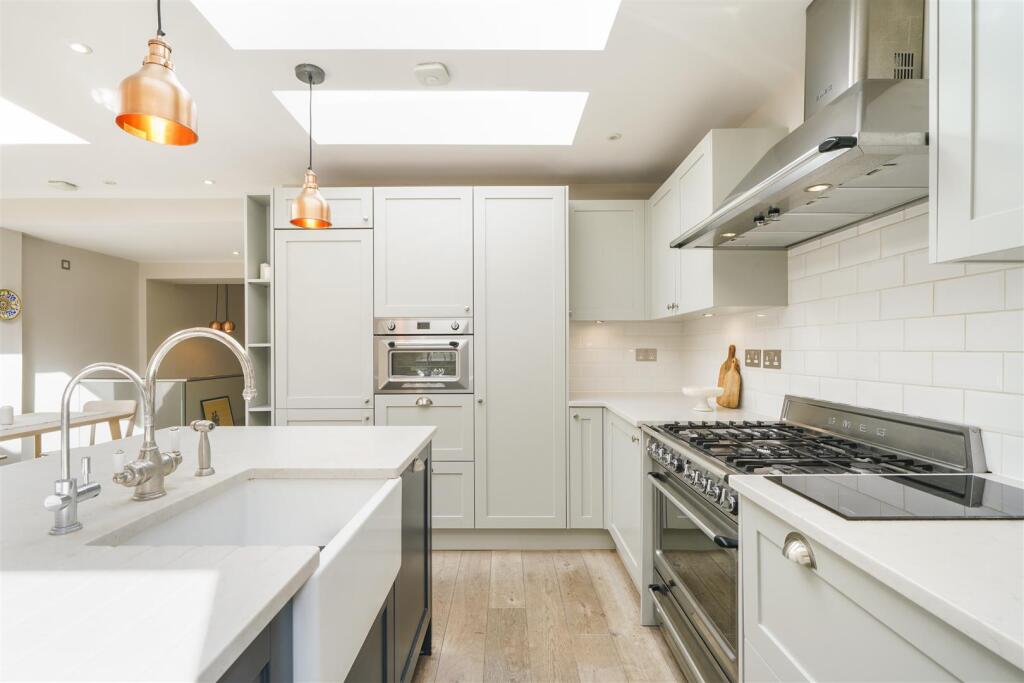 Basement, 19 Sutherland Avenue - UvnqVIVfusnBcxB26