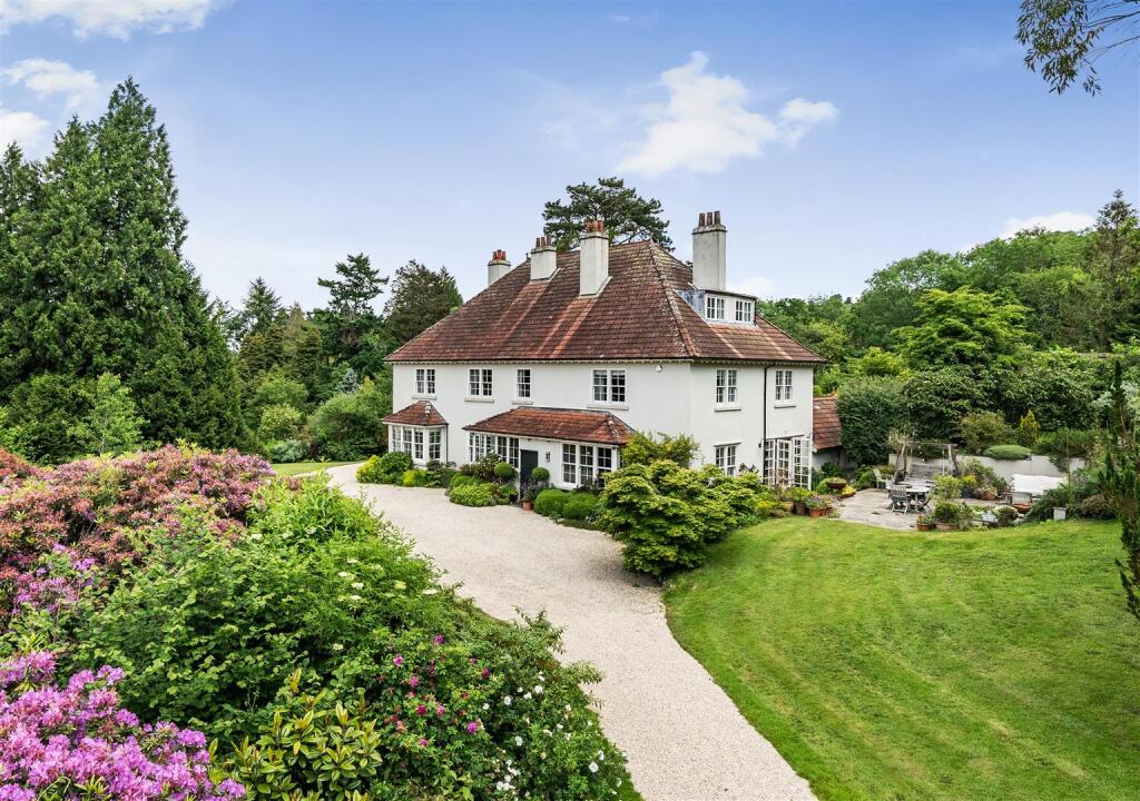 House drive close up 1135382 (1) e.jpg