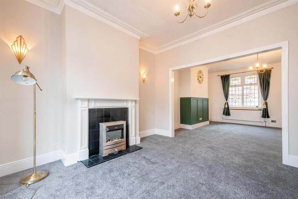 Lounge/Dining Room