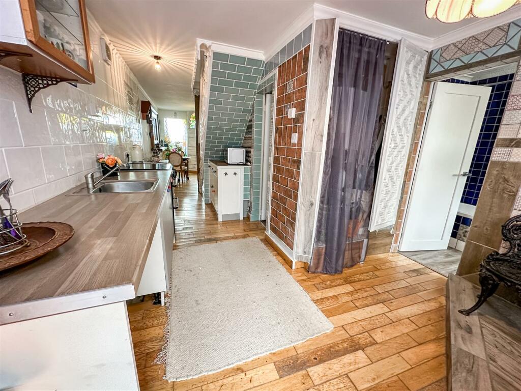 ALTERNATE VIEW OF KITCHEN AREA