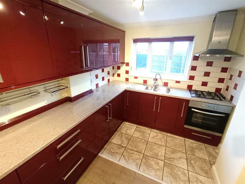 Kitchen (2) .jpg