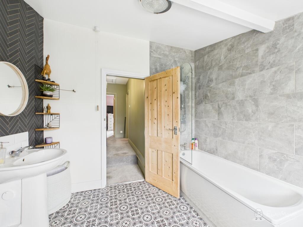 Bathroom- Mark Stephens EweMove Newmarket and Soha