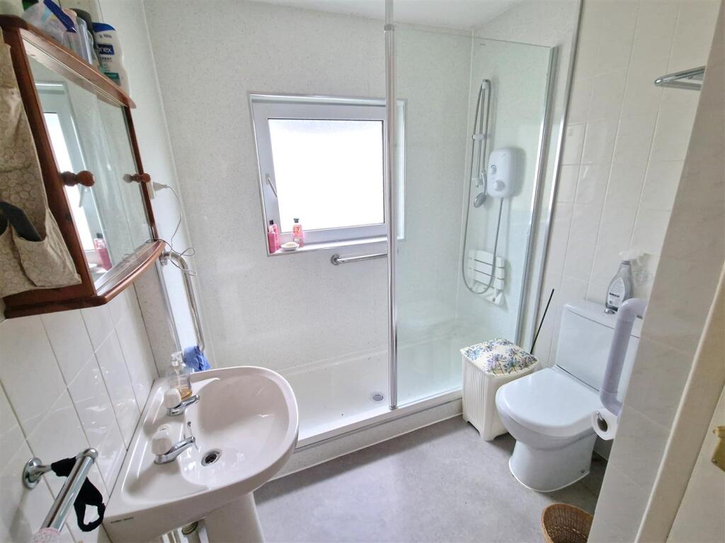 Shower Room.jpg