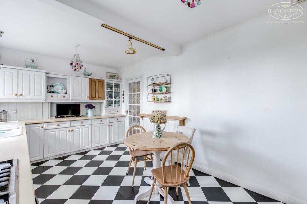 Kitchen/Breakfast Room