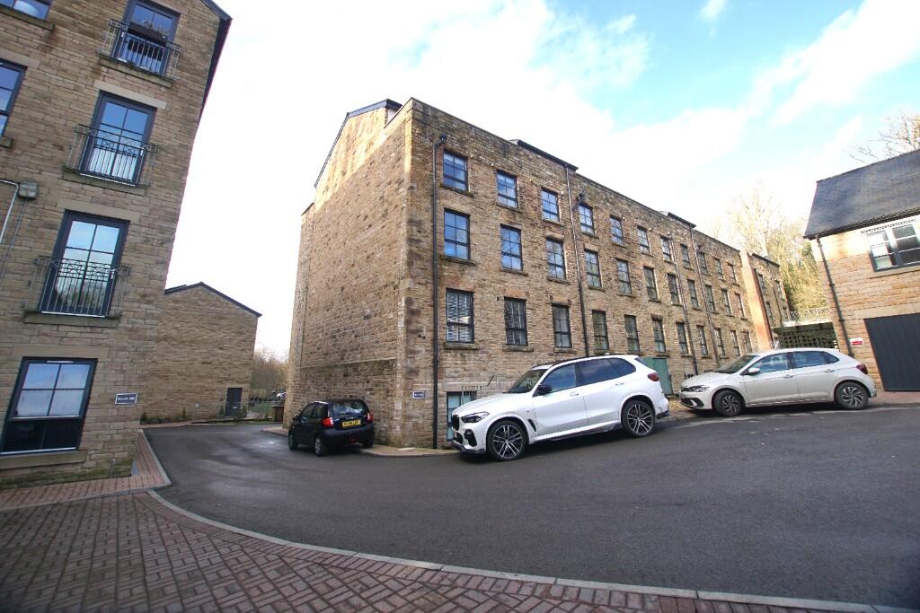 Kinderlee Way,North Mill,Chisworth,SK13 5DB **LARGER THAN AVERAGE**