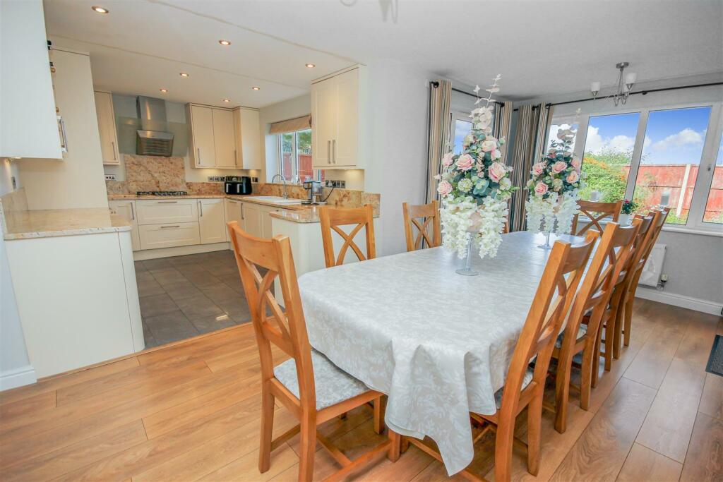 Kitchen Dining.jpg