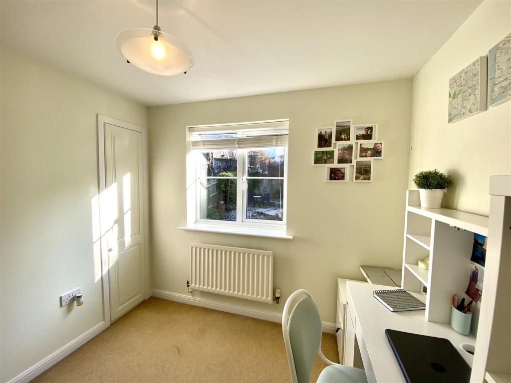 BEDROOM 5