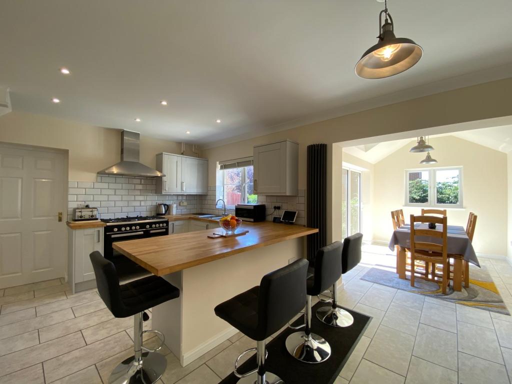 Kitchen/Dining/ Fami