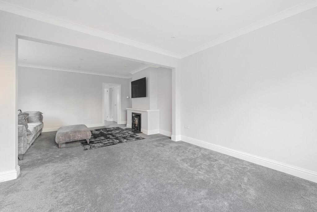 Sitting/Dining Room