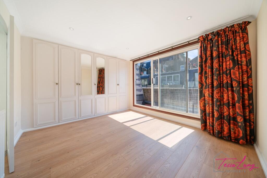 Principal bedroom