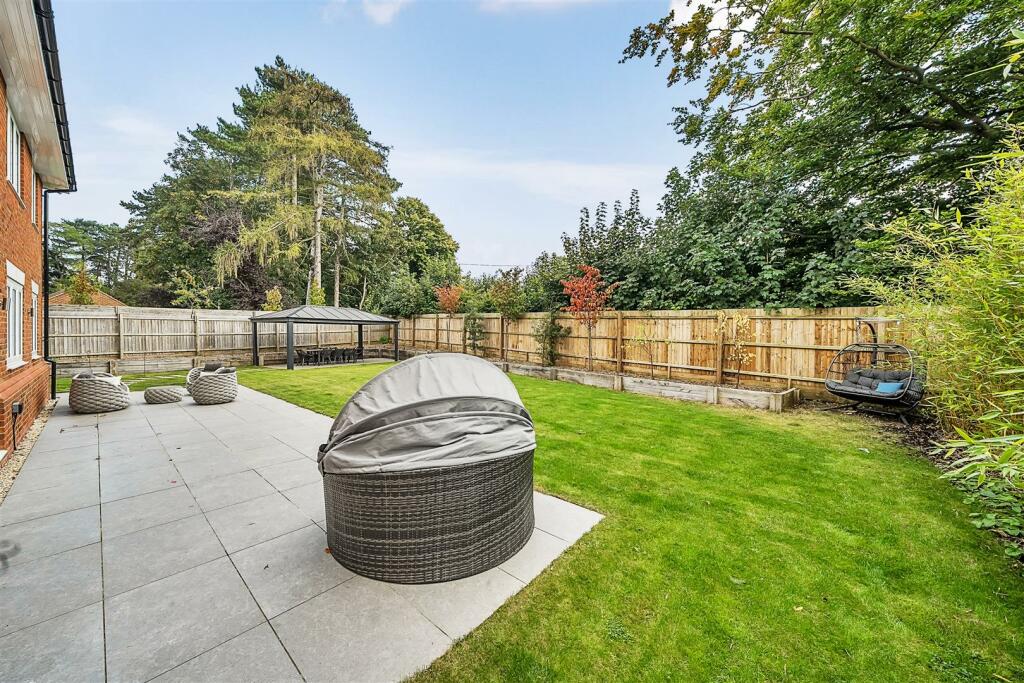 The Gingerbread House, Bessies Lane