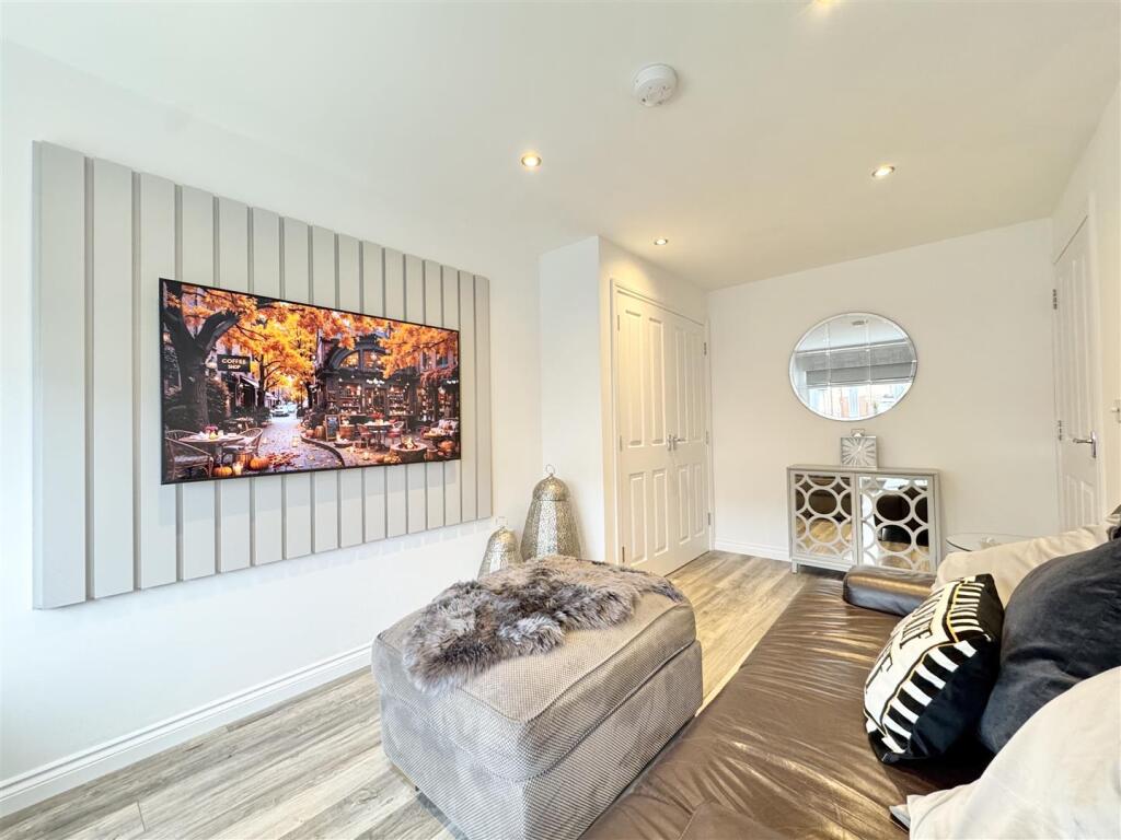 Sitting Room / Bedroom 4