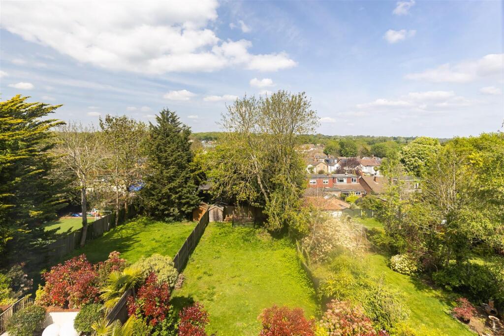 30B Blackacre Road Theydon Bois, Essex, CM16 7LU (