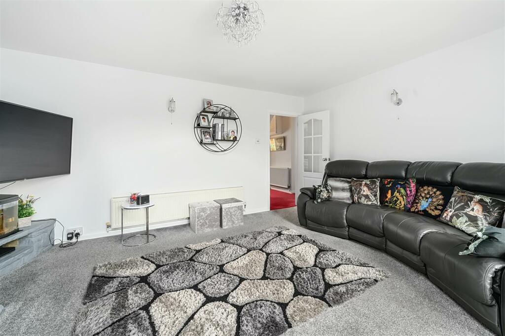 5 Wood Lane , Small dole, BN5 (2).jpg