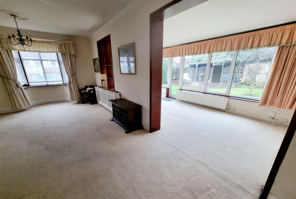 RECEPTION ROOM: PIC. 2