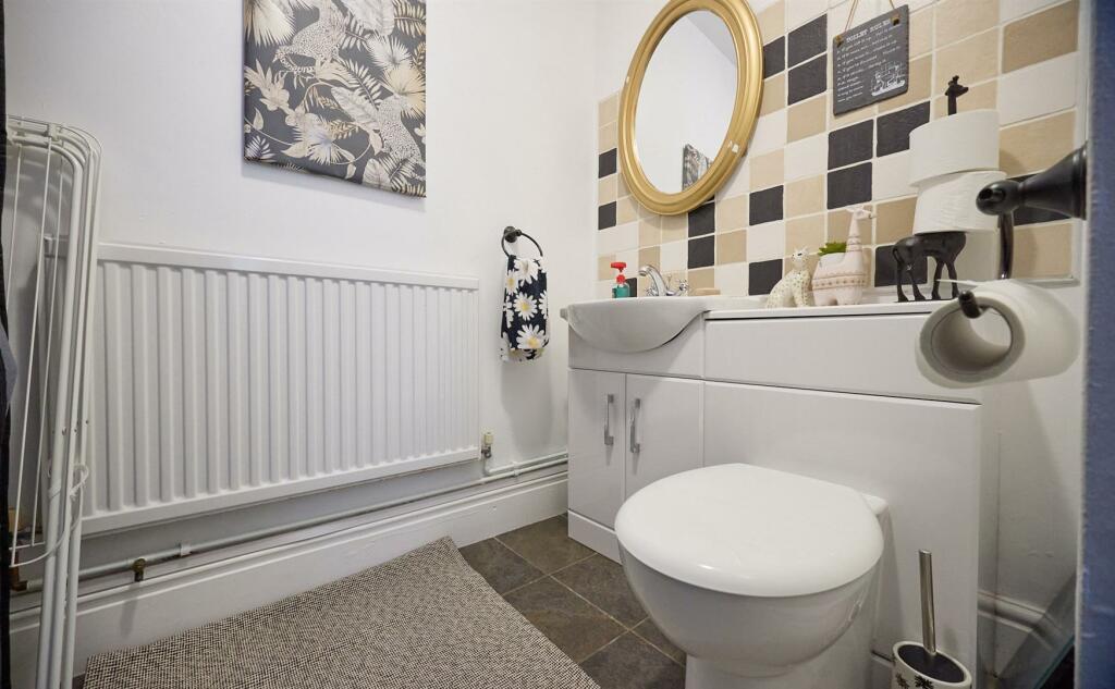 L SHAPED REFITTED SEPARATE WC