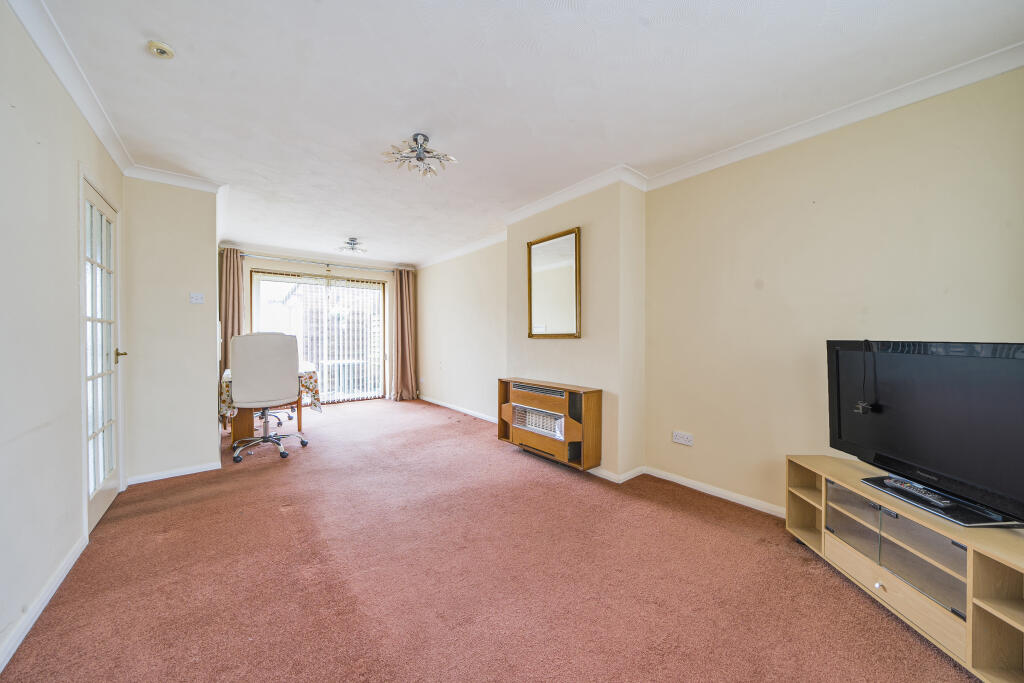 40 Bear Road, Hanworth Village, Feltham, TW13 6RA