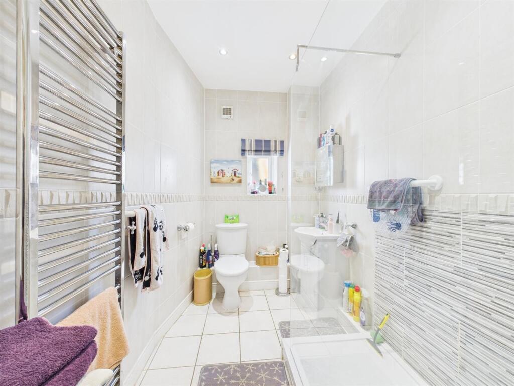 Well-Appointed Shower Room