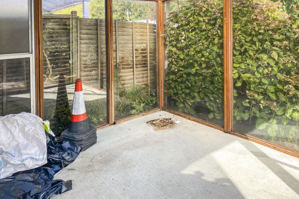 74 Quantock Road, Taunton, Somerset, TA2 7NS