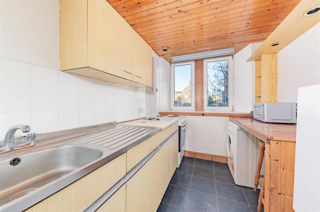 11D Bonnybank Road Dundee-4.JPG