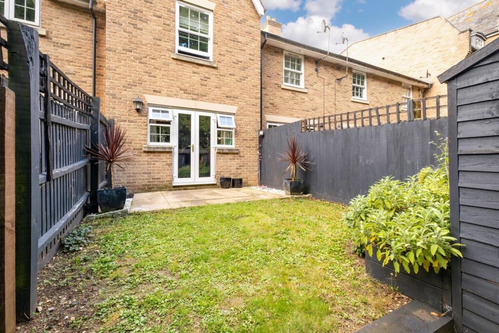 53 Cobb Close-29.JPG